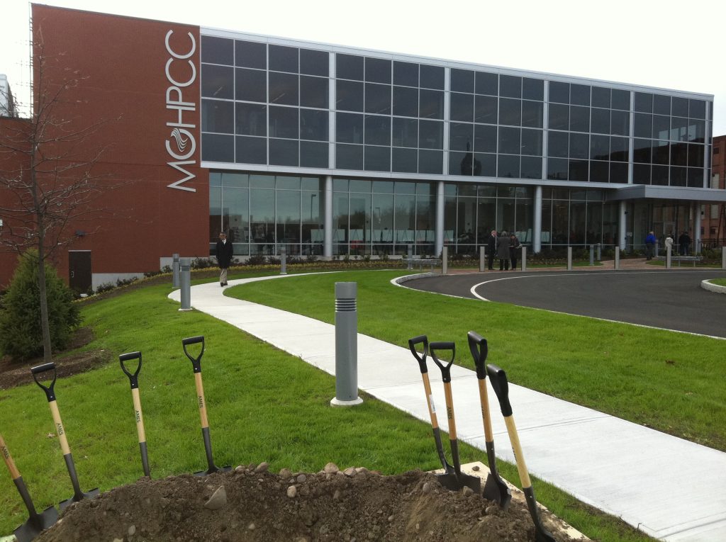 MGHPCC Cuts the Ribbon